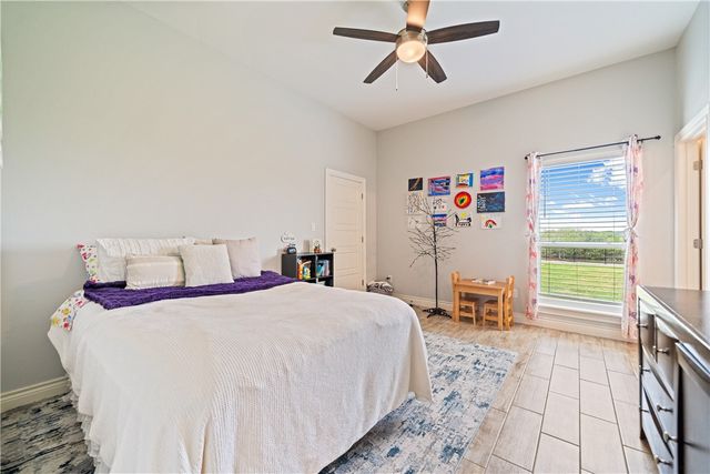 4041 Ranch Lake Dr, Corpus Christi, TX 78413