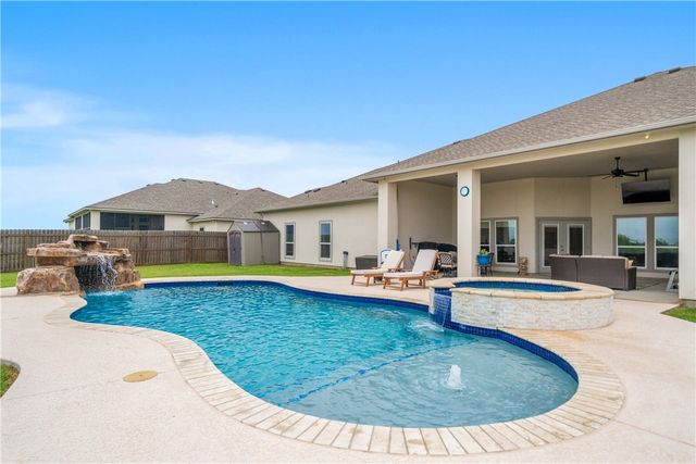 4041 Ranch Lake Dr, Corpus Christi, TX 78413