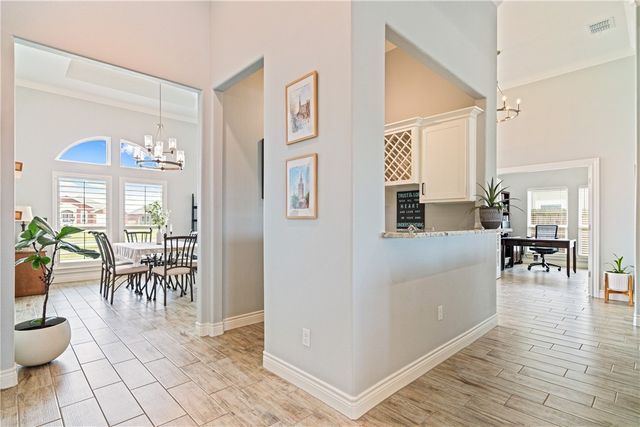 4041 Ranch Lake Dr, Corpus Christi, TX 78413
