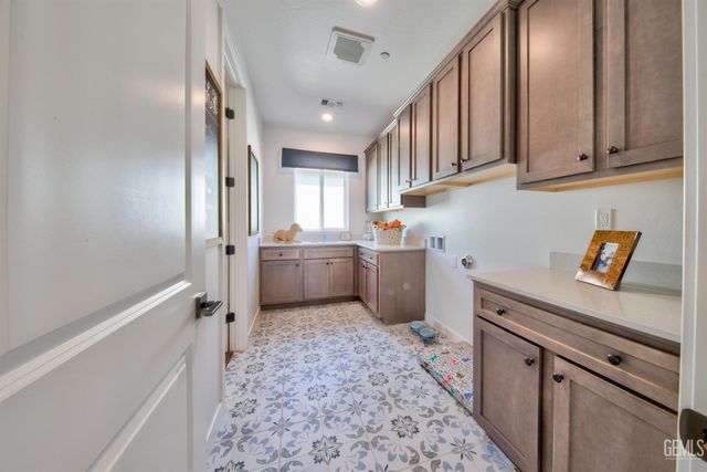 11001 Quentari Avenue, Bakersfield, CA 93311