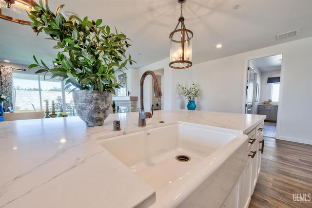 11001 Quentari Avenue, Bakersfield, CA 93311