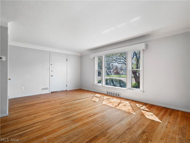 5991 Ridge Road, Parma, OH 44129