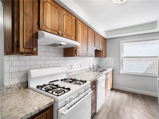 5991 Ridge Road, Parma, OH 44129