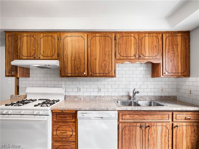 5991 Ridge Road, Parma, OH 44129