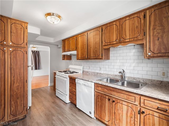 5991 Ridge Road, Parma, OH 44129