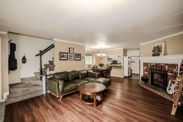 33 Blossom Lane, Merrimack, NH 03054