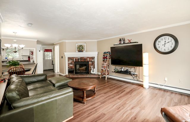 33 Blossom Lane, Merrimack, NH 03054