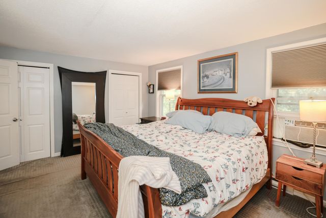 33 Blossom Lane, Merrimack, NH 03054