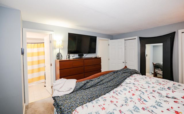 33 Blossom Lane, Merrimack, NH 03054