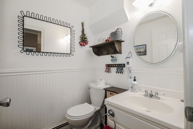 33 Blossom Lane, Merrimack, NH 03054