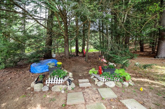 33 Blossom Lane, Merrimack, NH 03054