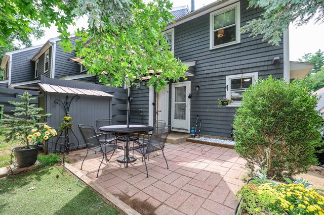 33 Blossom Lane, Merrimack, NH 03054