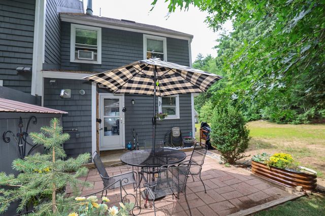 33 Blossom Lane, Merrimack, NH 03054
