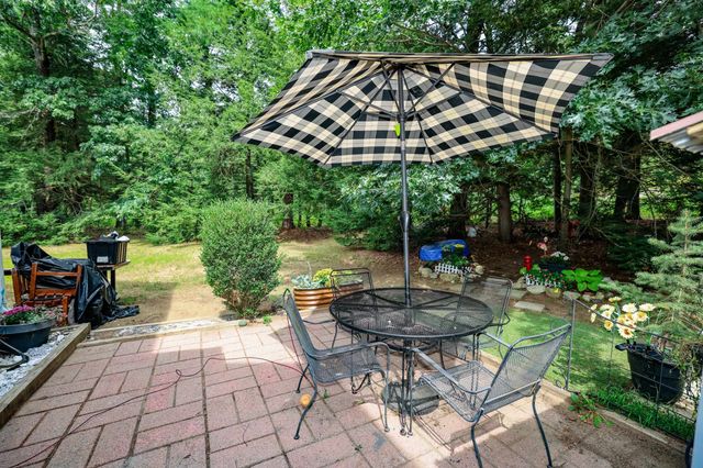 33 Blossom Lane, Merrimack, NH 03054