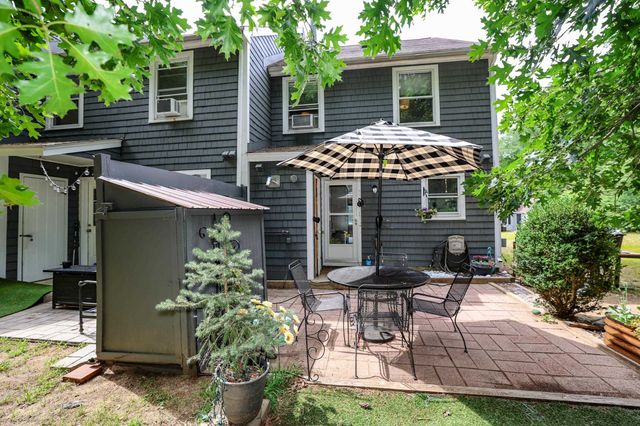 33 Blossom Lane, Merrimack, NH 03054