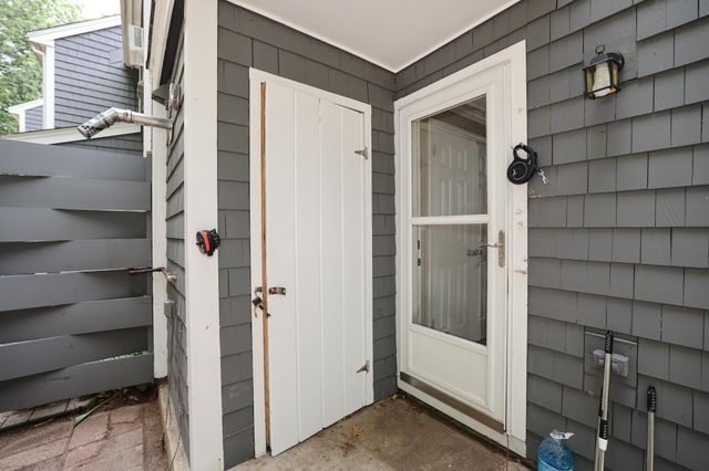 33 Blossom Lane, Merrimack, NH 03054