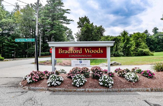 33 Blossom Lane, Merrimack, NH 03054
