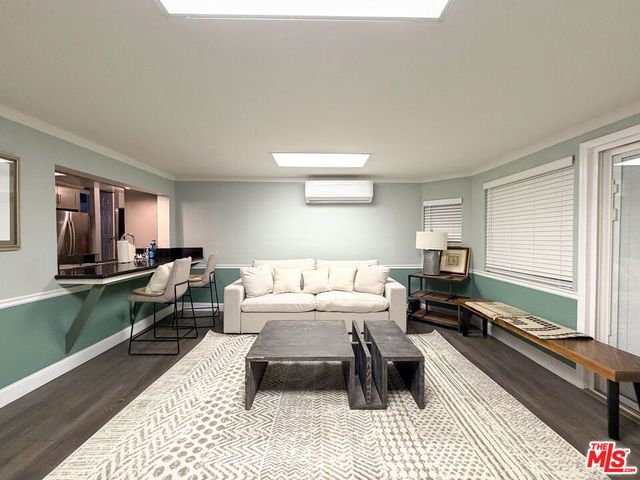 942 S Bronson Avenue, Los Angeles, CA 90019