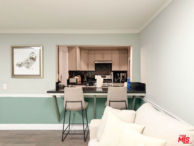 942 S Bronson Avenue, Los Angeles, CA 90019