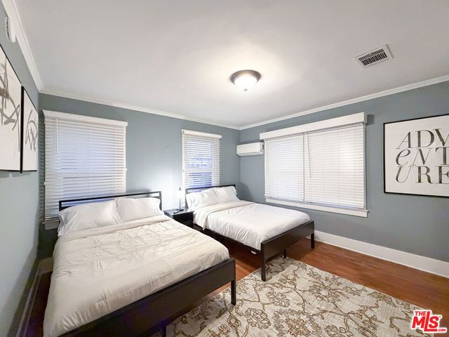 942 S Bronson Avenue, Los Angeles, CA 90019