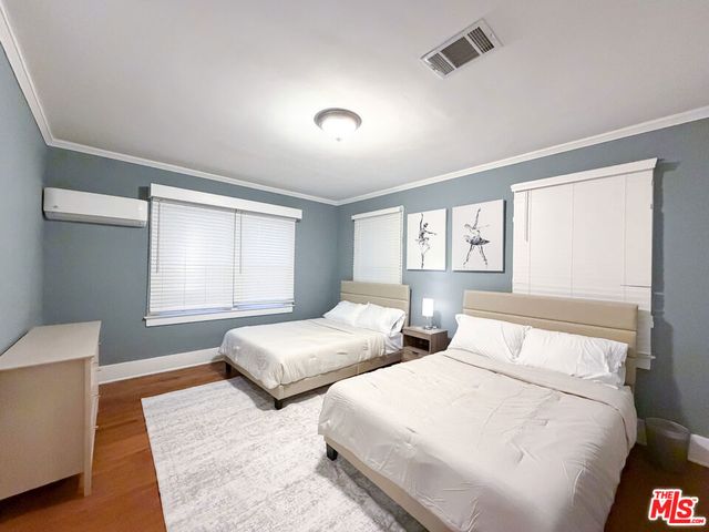 942 S Bronson Avenue, Los Angeles, CA 90019