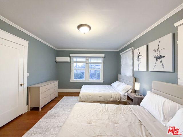 942 S Bronson Avenue, Los Angeles, CA 90019