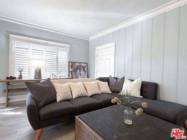 942 S Bronson Avenue, Los Angeles, CA 90019