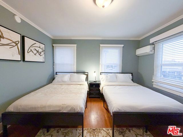 942 S Bronson Avenue, Los Angeles, CA 90019