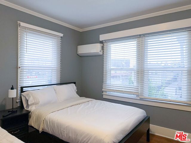 942 S Bronson Avenue, Los Angeles, CA 90019