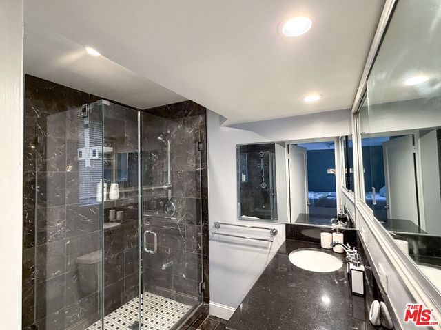 942 S Bronson Avenue, Los Angeles, CA 90019