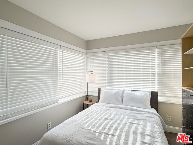 942 S Bronson Avenue, Los Angeles, CA 90019