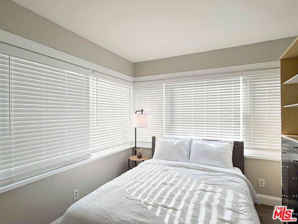 Image 29 of property listing at 942 S Bronson Avenue, Los Angeles, CA 90019