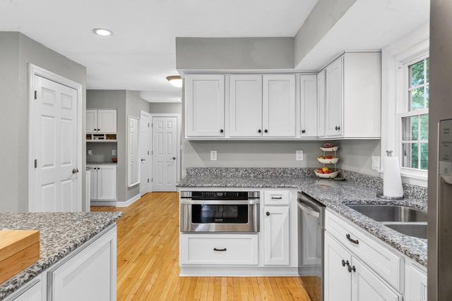 12556 N La Belle COURT, Mequon, WI 53092