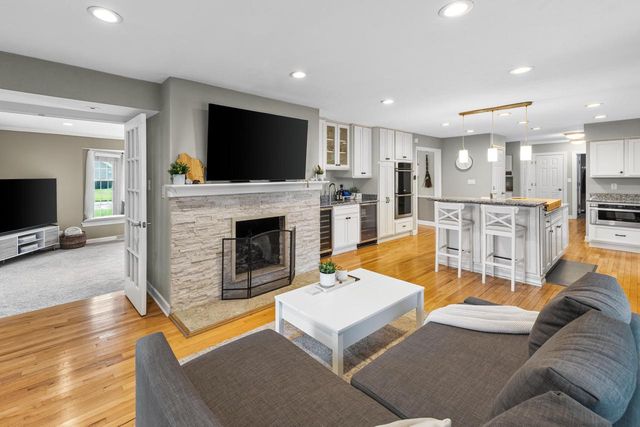 12556 N La Belle COURT, Mequon, WI 53092