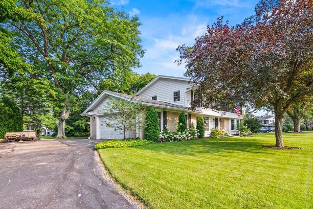 12556 N La Belle COURT, Mequon, WI 53092