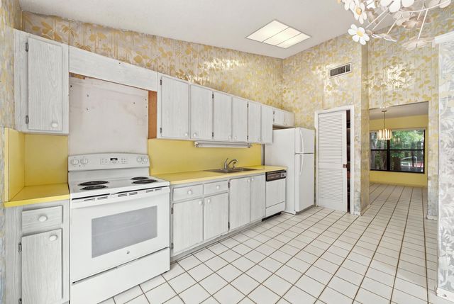 8350 NW 51ST Street, Lauderhill, FL 33351