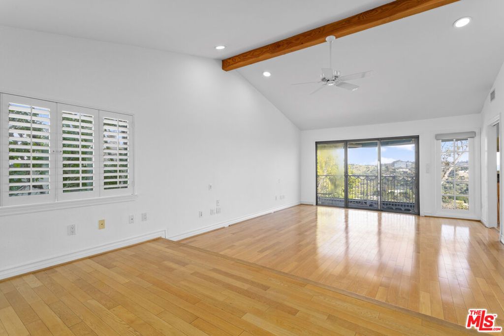 Image 15 of property listing at 10132 Hollow Glen Circle, Los Angeles, CA 90077