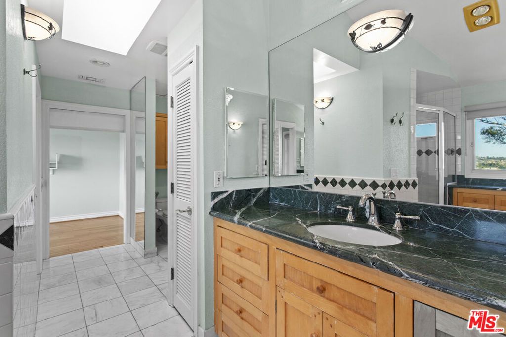 Image 19 of property listing at 10132 Hollow Glen Circle, Los Angeles, CA 90077