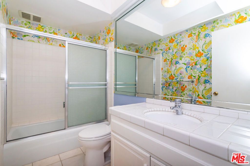 Image 24 of property listing at 10132 Hollow Glen Circle, Los Angeles, CA 90077