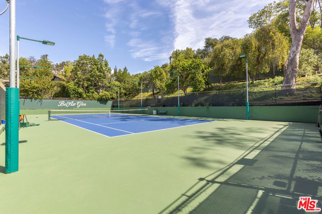 Image 34 of property listing at 10132 Hollow Glen Circle, Los Angeles, CA 90077