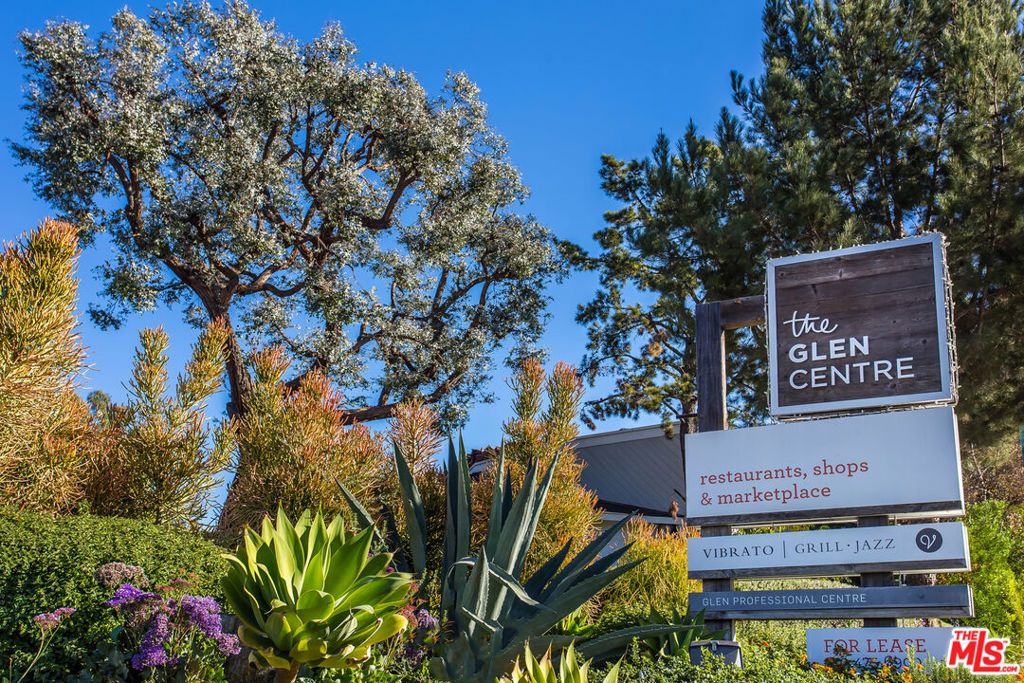 Image 37 of property listing at 10132 Hollow Glen Circle, Los Angeles, CA 90077