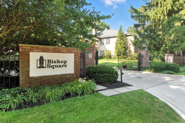 82 Bishop Square, Columbus, OH 43209