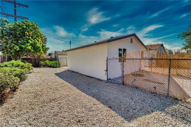 11420 Clovis Avenue, Los Angeles, CA 90059