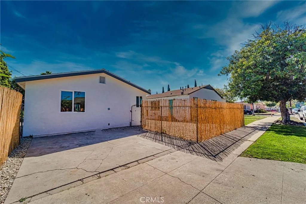 11420 Clovis Avenue, Los Angeles, CA 90059