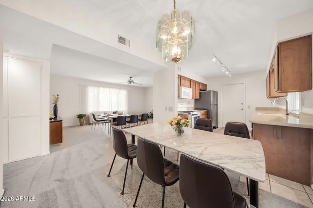 10802 W HUTTON Drive, Sun City, AZ 85351