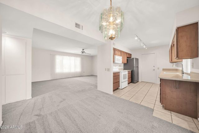 10802 W HUTTON Drive, Sun City, AZ 85351