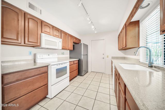 10802 W HUTTON Drive, Sun City, AZ 85351