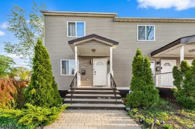 42 Lake St, East Orange City, NJ 07017