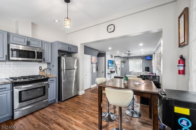 42 Lake St, East Orange City, NJ 07017