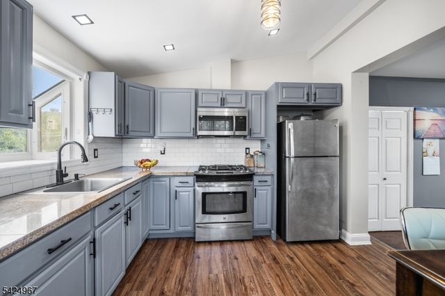 42 Lake St, East Orange City, NJ 07017
